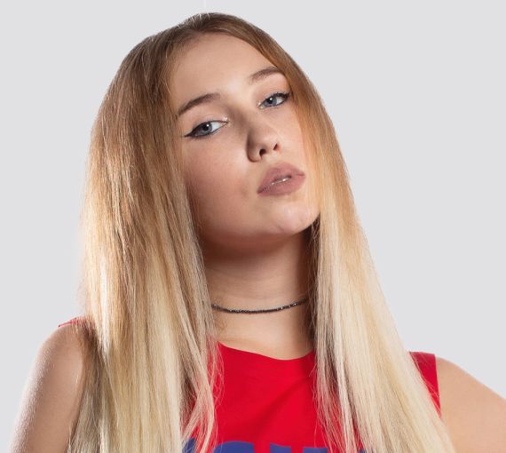 Алина Попова