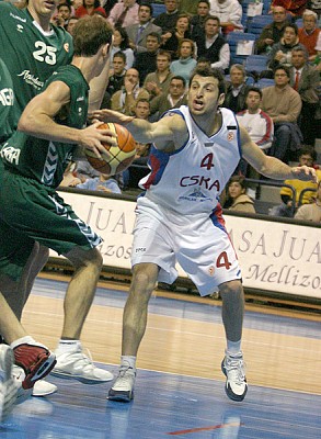 Theodoros Papaloukas vs Pepe Sanchez (photo S. Makarov)