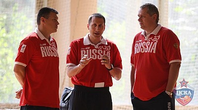 Евгений Пашутин, Дэвид Блатт и Дмитрий Шакулин (фото Ю. Кузьмин, cskabasket.com)