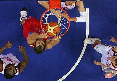 Dmitry Sokolov dunks the ball (photo Y. Kuzmin, cskabasket.com)