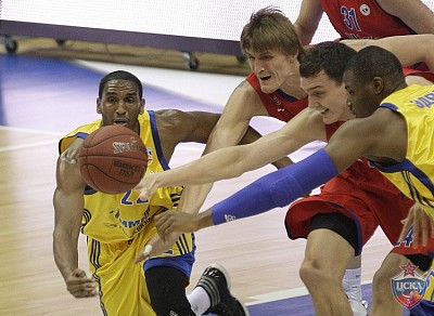 Andrey Kirilenko and Alexander Kaun (photo M. Serbin, cskabasket.com)