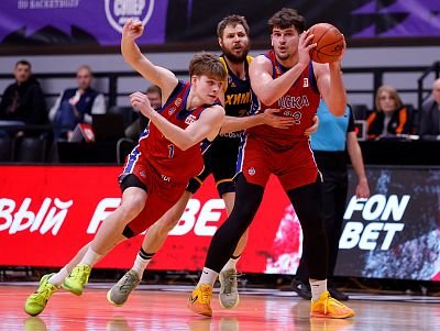 Илья Ермаков и Максим Ильвовский (фото: М. Сербин, cskabasket.com)
