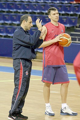 Ettore Messina and Zakhar Pashutin (photo cskabasket.com)