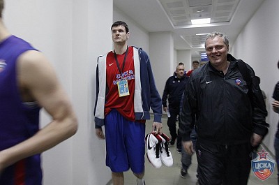 Дариуш Лавринович и Дмитрий Шакулин (фото М. Сербин, cskabasket.com)
