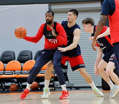  Ливио Жан-Шарль и ( Лука Митрович фото: Т. Макеева, cskabasket.com)