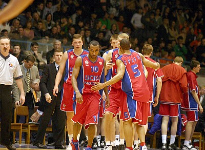 After timeout (photo cskabasket.com)