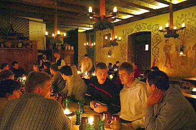 Ужин в таллиннском ресторане (фото cskabasket.com)