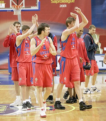 The team is grateful to the fans (photo M. Serbin)