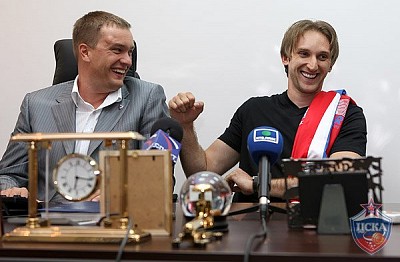 Андрей Ватутин и Зоран Планинич (фото Ю. Кузьмин, cskabasket.com)
