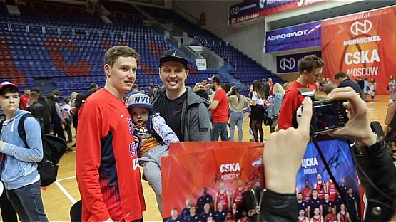 CSKA meets fans off the court