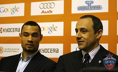Траджан Лэнгдон и Этторе Мессина (фото М. Сербин, cskabasket.com)