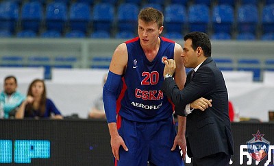 Andrey Vorontsevich and Dimitris Itoudis (photo: M. Serbin, cskabasket.com)