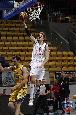 Максим Захаров (фото М. Сербин, cskabasket.com)