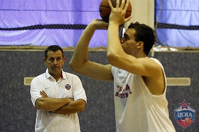 Иван Еремич и Александр Каун (фото М. Сербин, cskabasket.com)