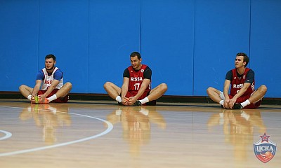Иван Стребков, Александр Гудумак и Артем Комолов (фото: М. Сербин, cskabasket.com)