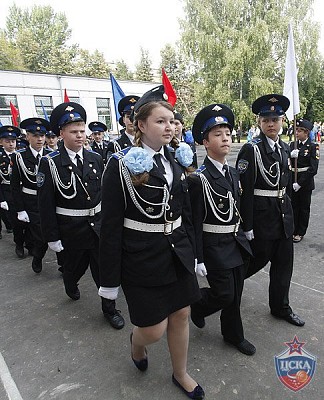 Парад учеников в в Петровском кадетском корпусе (фото М. Сербин, cskabasket.com)