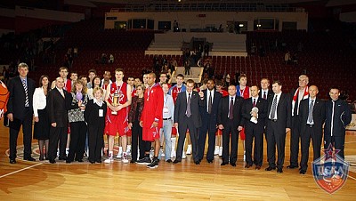 Winning team photo (photo M. Serbin, cskabasket.com)