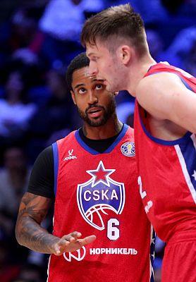 Мело Тримбл и Кирилл Елатонцев (фото: М. Сербин, cskabasket.com)