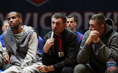 Аарон Джексон, Виталий Фридзон и Александр Гудумак (фото: М. Сербин, cskabasket.com)