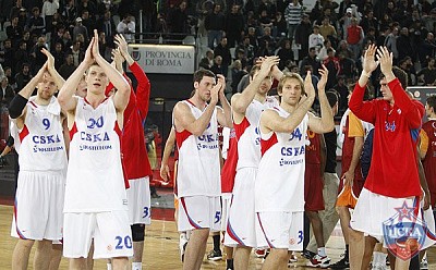 CSKA sanks for fans (photo M. Serbin, cskabasket.com)