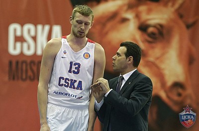 Dimitris Itoudis and Ivan Lazarev (photo: T. Makeeva, cskabasket.com)