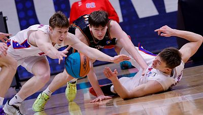  Егор Колесник и Иван Бондаренко (фото: Т. Макеева, cskabasket.com)