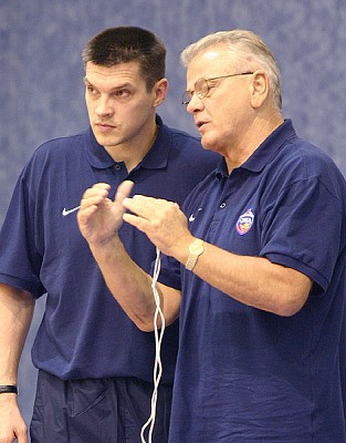 Душан Ивкович и Евгений Пашутин (фото cskabasket.com)