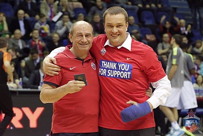 Asker Barcho and Andrey Vatutin (photo: T. Makeeva, cskabasket.com)