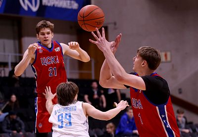 Иван Зайцев и Демид Тюлюбаев (фото: М. Сербин, cskabasket.com)