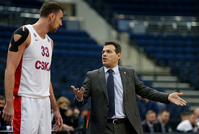 Nikola Milutinov and Dimitris Itoudis (photo: M. Serbin, cskabasket.com)