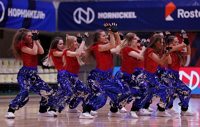 Группа поддержки ЦСКА (фото: М. Сербин, cskabasket.com)
