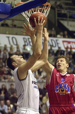 Джуро Остоич против Сергея Панова (фото euroleague.net)