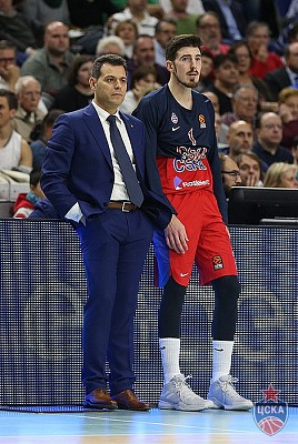 Dimitris Itoudis and Nando De Colo (photo: M. Serbin, cskabasket.com)