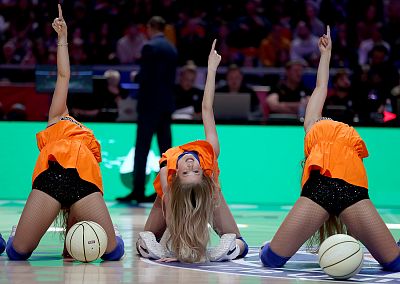 Группа поддержки ЦСКА (фото: М. Сербин, cskabasket.com)