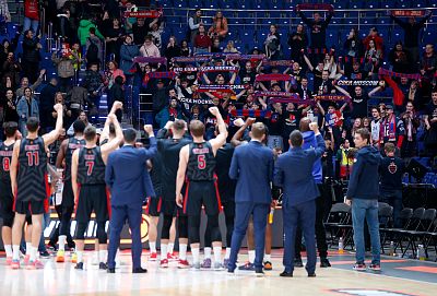 Болельщики ЦСКА (фото: М. Сербин, cskabasket.com)