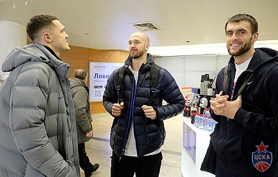 Semen Antonov, Pаvel Korobkov and Alan Makiev (photo: M. Serbin, cskabasket.com)