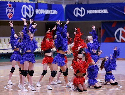 Группа поддержки ЦСКА (фото: М. Сербин, cskabasket.com)