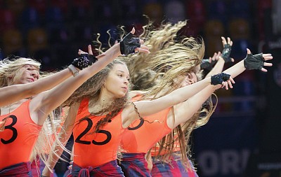 Группа поддержки ЦСКА (фото: Т. Макеева, cskabasket.com)