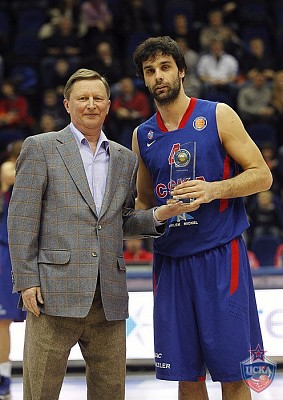 Sergey Ivanov and Milos Teodosic (photo M. Serbin, cskabasket.com)