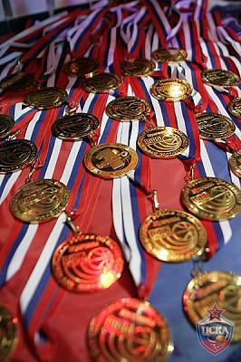 Медали чемпионата России (фото М. Сербин, cskabasket.com)