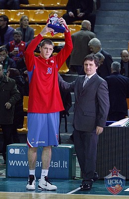 Viktor Khryapa named the tournament MVP (photo M. Serbin, cskabasket.com)