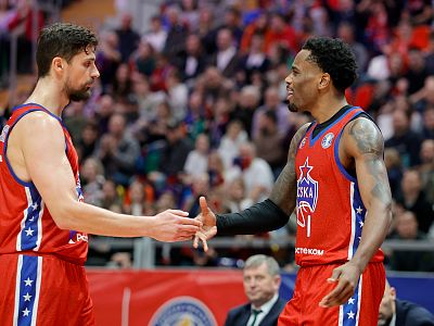 Антон Астапкович и  Антониус Кливленд (фото: Т. Макеева, cskabasket.com)