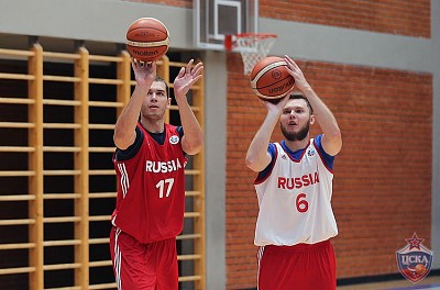 Александр Гудумак и Иван Стребков (фото: М. Сербин, cskabasket.com)