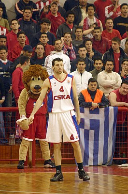 Папалукас и пирейский лев (фото cskabasket.com)