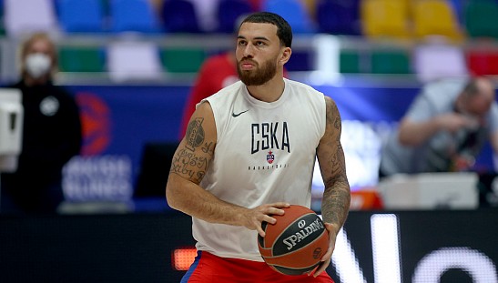 Решением главного тренера Джеймс отстранен от игр
