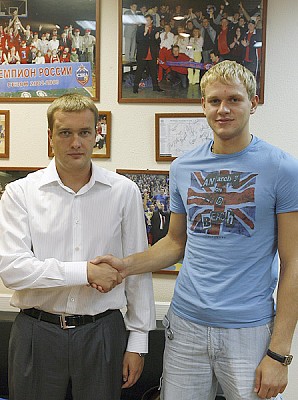 Andrey Vatoutin and Anton Ponkrashov (photo cskabasket.com)