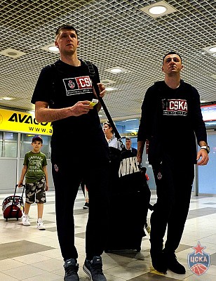 Виктор Хряпа и Виталий Фридзон (фото: М. Сербин, cskabasket.com)