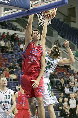 Tomas Van Den Spiegel 12 points + 10 rebounds (photo T. Makeeva)
