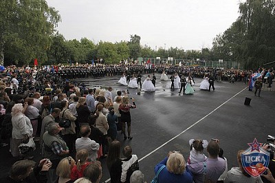 На праздничной церемонии в Петровском кадетском корпусе (фото М. Сербин, cskabasket.com)