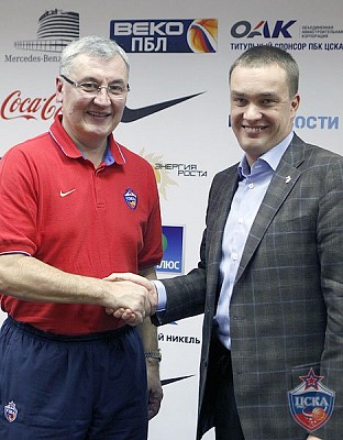 Йонас Казлаускас и Андрей Ватутин (фото М. Сербин, cskabasket.com)